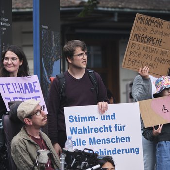 Teilnehmende an der Kundgebung