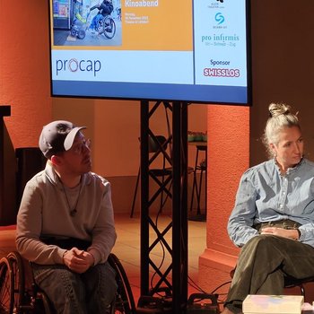 Moderator Jahn Graf und Mitarbeitende des Kleintheaters Eva Schürmann