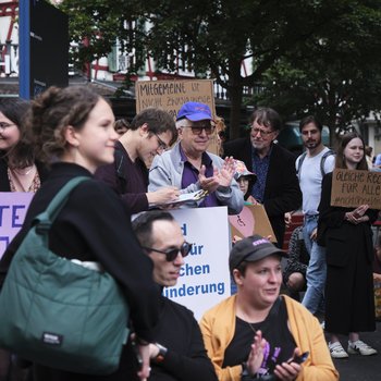 Teilnehmende an der Kundgebung