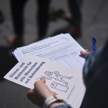 Unterschriften sammeln für die Teilhabe Initiative