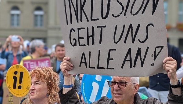 Einreichung der Inklusionsinitiative in Bern
