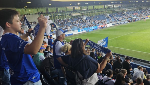 Fussballfans am Fussballspiel