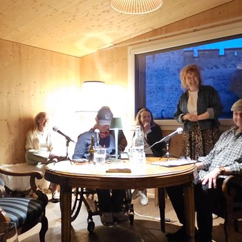 Personen im Ofenstübli